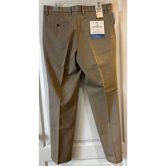 Dockers The Bessed Pressed Straight Signature Khaki Pants W33 L30 NWT $62 - Picture 2 of 3